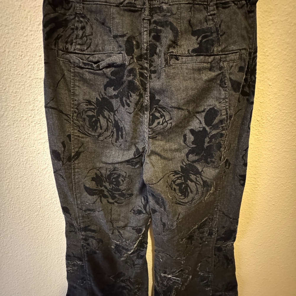 Fabulous Pilcro Black Denim Flared Jeans with Floral Velvet Embossing-NWT - Picture 4 of 6